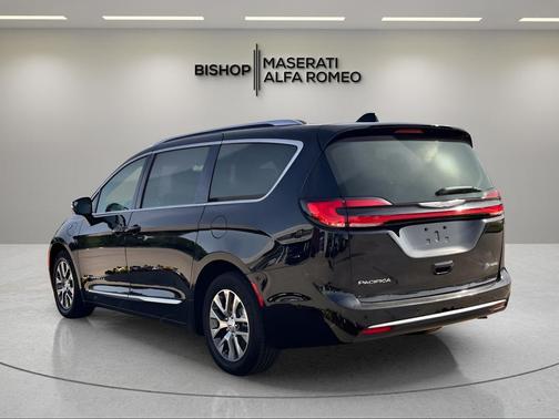 2025 Chrysler Pacifica Hybrid Pinnacle