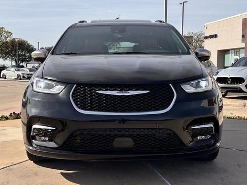 2025 Chrysler Pacifica Hybrid Pinnacle