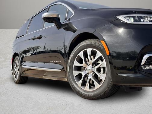 2025 Chrysler Pacifica Hybrid Pinnacle