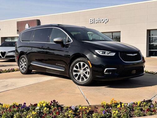 2025 Chrysler Pacifica Hybrid Pinnacle
