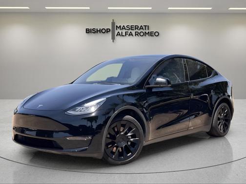 Black 2022 Tesla Model Y Long Range