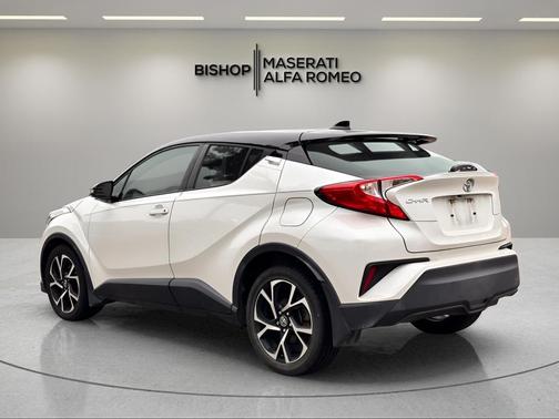 Blizzard Pearl 2019 Toyota C-HR XLE