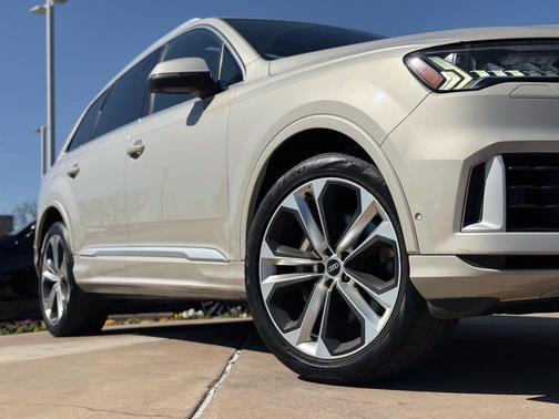 2021 Audi Q7 55 Premium Plus