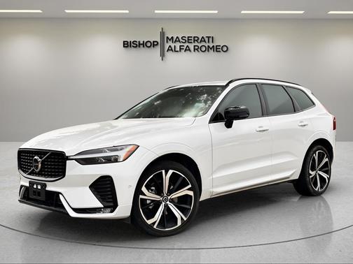 Crystal White 2025 Volvo XC60 B5 Ultra