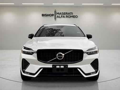 Crystal White 2025 Volvo XC60 B5 Ultra