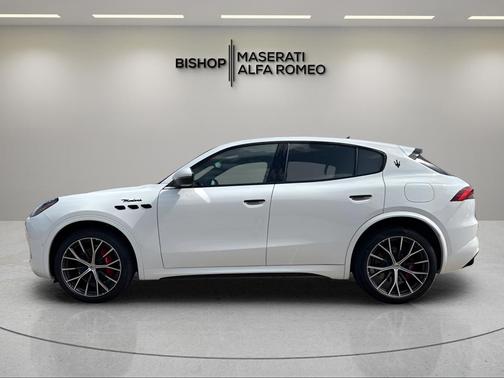 Bianco 2026 Maserati Grecale Modena