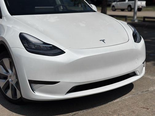 Pearl White Multi 2023 Tesla Model Y Long Range