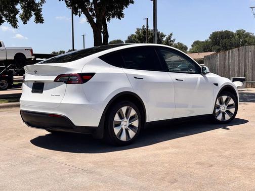 White 2023 Tesla Model Y Long Range
