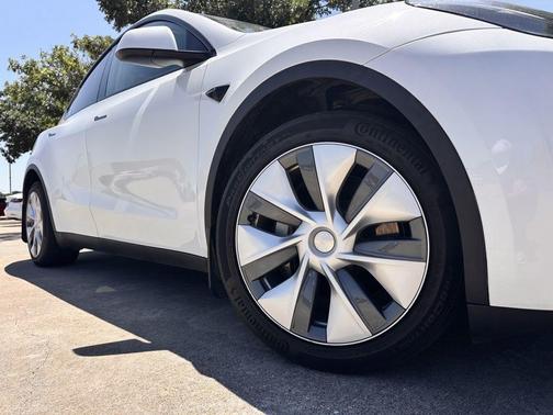 White 2023 Tesla Model Y Long Range
