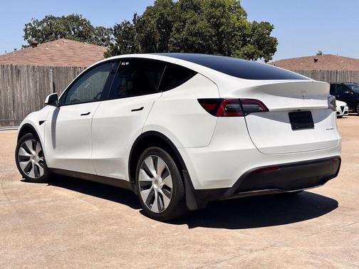 White 2023 Tesla Model Y Long Range