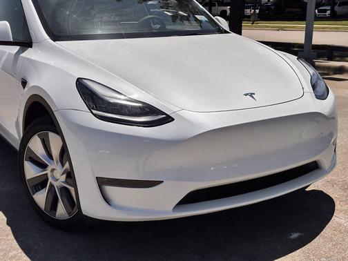 White 2023 Tesla Model Y Long Range
