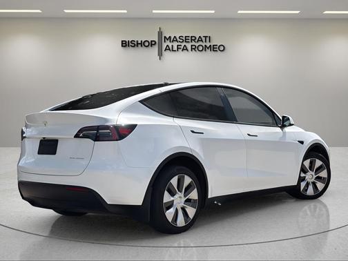 Pearl White Multi 2023 Tesla Model Y Long Range