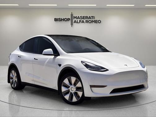 Pearl White Multi 2023 Tesla Model Y Long Range