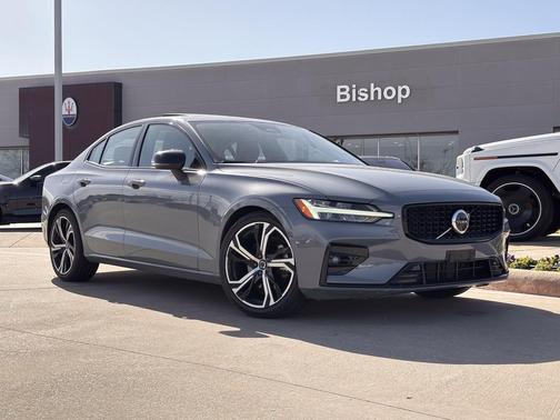 2024 Volvo S60 B5 Core Dark Theme