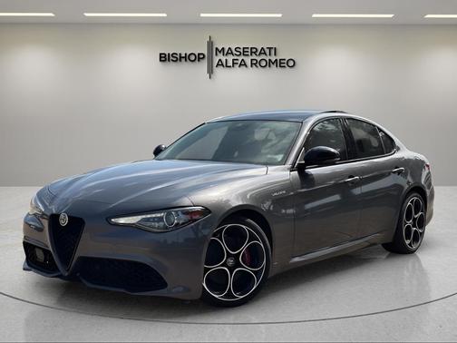 Vesuvio Gray Metallic 2022 Alfa Romeo Giulia Veloce