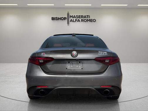 Vesuvio Gray Metallic 2022 Alfa Romeo Giulia Veloce