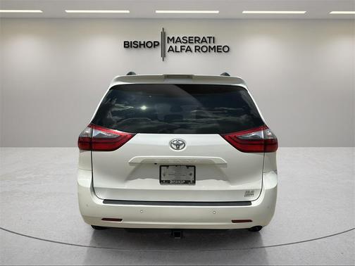 2020 Toyota Sienna XLE