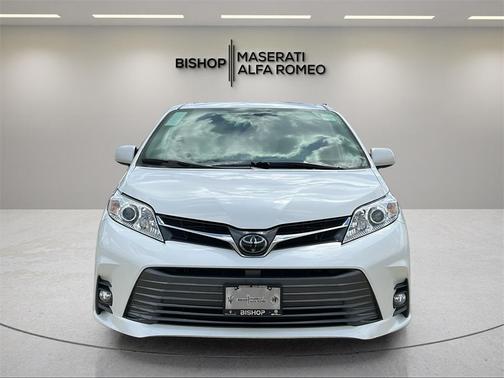 2020 Toyota Sienna XLE