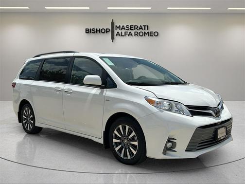 2020 Toyota Sienna XLE