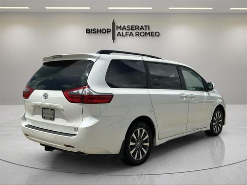 2020 Toyota Sienna XLE