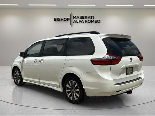 2020 Toyota Sienna XLE