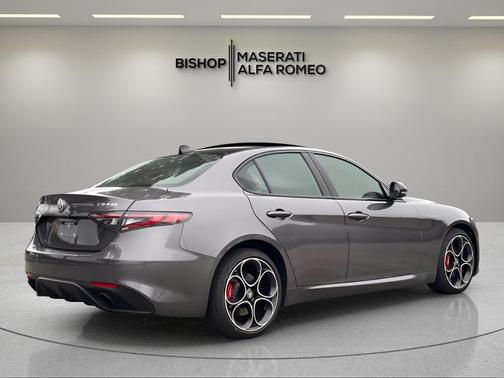 Vesuvio Gray Metallic 2024 Alfa Romeo Giulia Veloce
