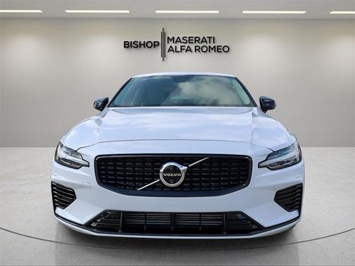 2024 Volvo S60 Recharge Plug-In Hybrid T8 Plus Dark Theme