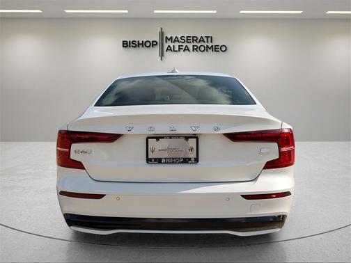 2024 Volvo S60 Recharge Plug-In Hybrid T8 Plus Dark Theme