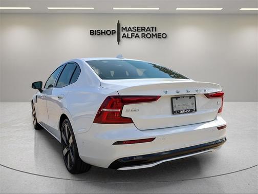 2024 Volvo S60 Recharge Plug-In Hybrid T8 Plus Dark Theme