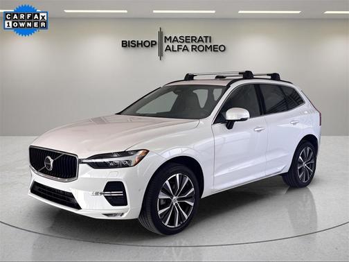 2022 Volvo XC60 B5 Momentum
