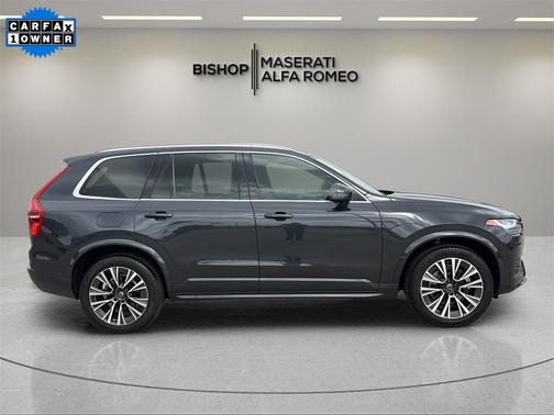 2022 Volvo XC90 T6 Momentum 7 Passenger
