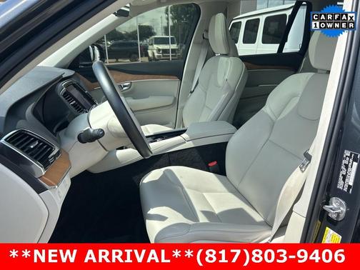 2022 Volvo XC90 T6 Momentum 7 Passenger