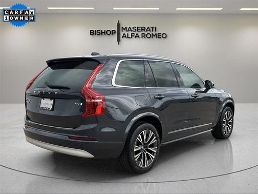 2022 Volvo XC90 T6 Momentum 7 Passenger