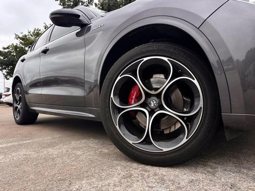 Vesuvio Gray Metallic 2023 Alfa Romeo Stelvio Veloce