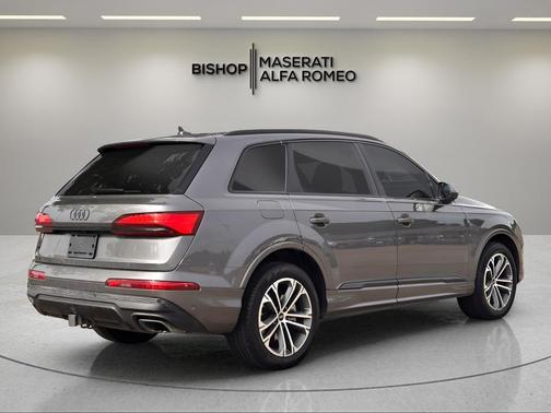 Samurai Gray Metallic 2025 Audi Q7 45 Premium Plus