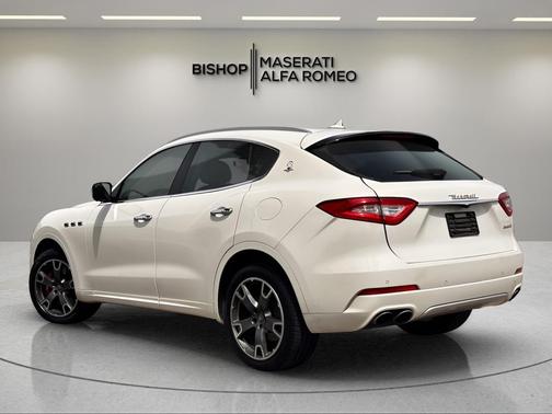 Bianco 2017 Maserati Levante S