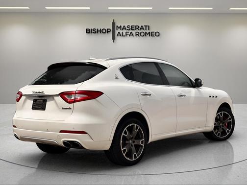 Bianco 2017 Maserati Levante S