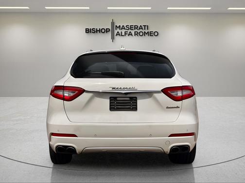 Bianco 2017 Maserati Levante S