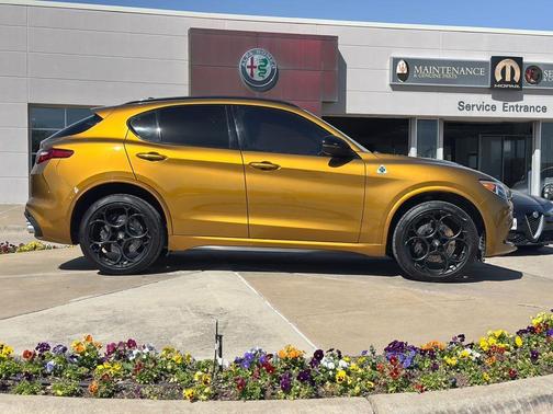 2022 Alfa Romeo Stelvio Quadrifoglio
