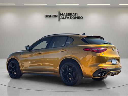 2022 Alfa Romeo Stelvio Quadrifoglio
