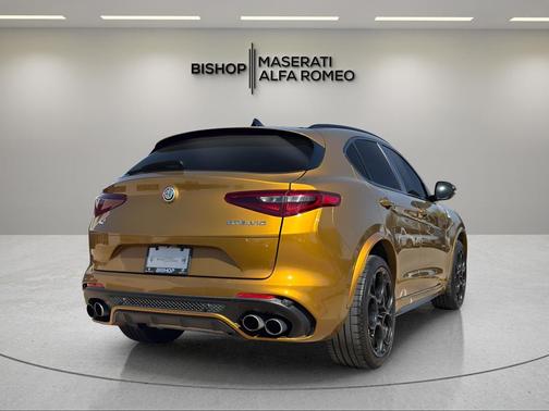 2022 Alfa Romeo Stelvio Quadrifoglio