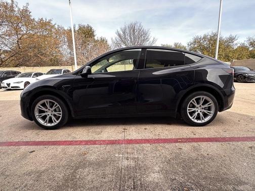 2023 Tesla Model Y Base