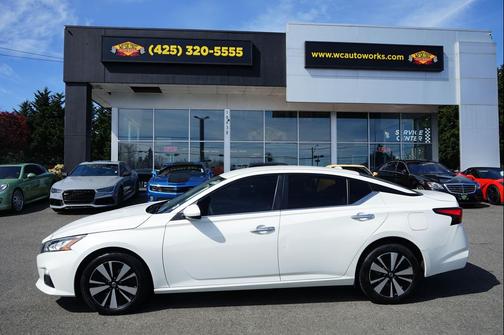 Pearl White Tricoat 2022 Nissan Altima 2.5 SV