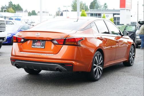 2020 Nissan Altima SR FWD