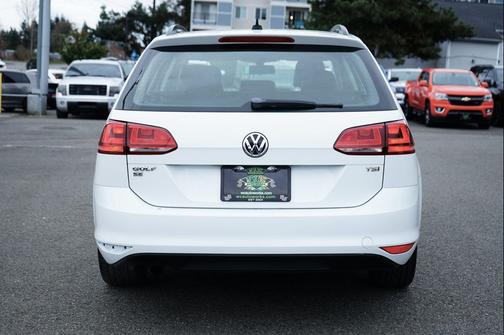 2016 Volkswagen Golf SportWagen TSI SE 4-Door