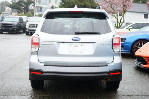 Ice Silver Metallic 2017 Subaru Forester 2.5i Limited