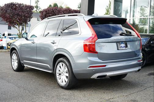 2018 Volvo XC90 T6 Momentum