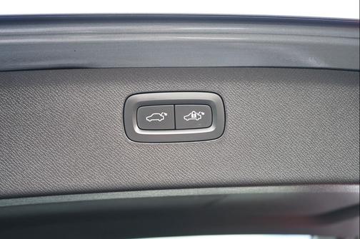 2018 Volvo XC90 T6 Momentum