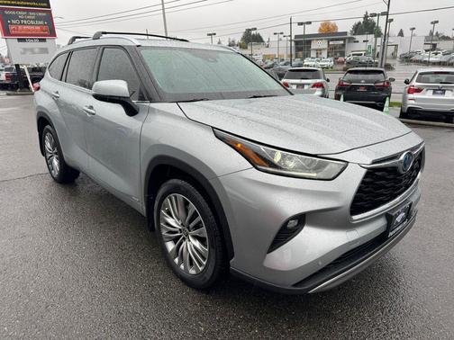 2022 Toyota Highlander Hybrid Platinum