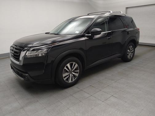Super Black 2023 Nissan Pathfinder SL FWD
